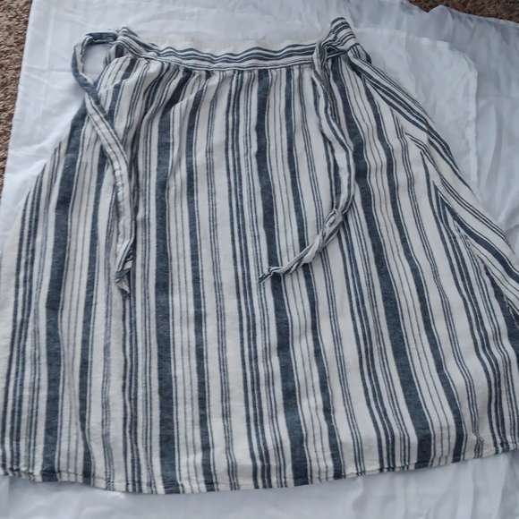 Mid length skirt - Picture 1 of 3